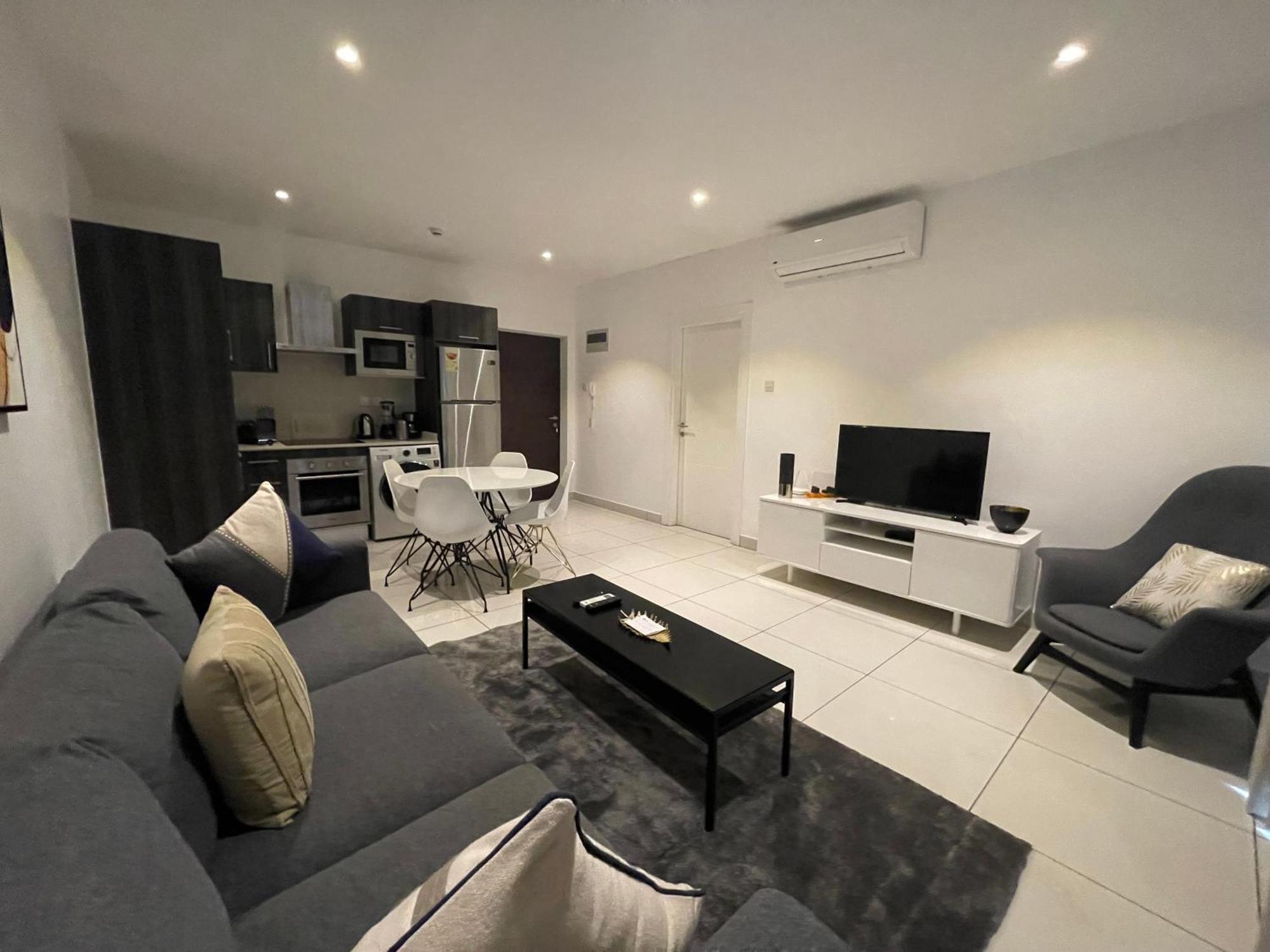 Embassy Gardens Apartments อักกรา ภายนอก รูปภาพ